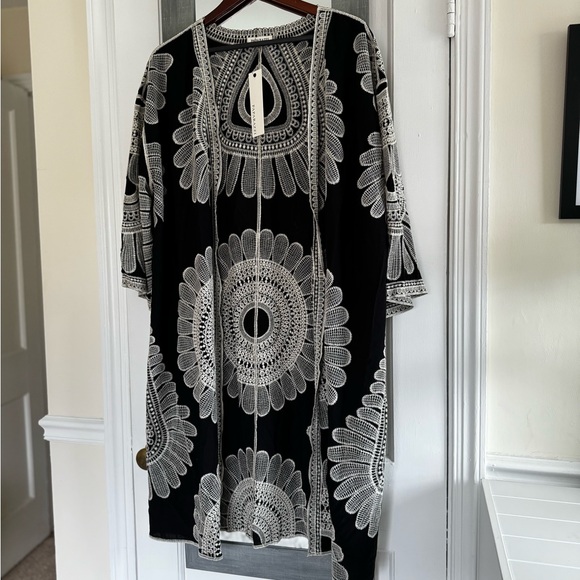 Paparazzi Lace Embroidered  Kimono - Picture 7 of 8